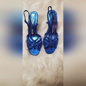 Metallic Blue Snake Skin Pattern Nina Sandal. Size 6.5.